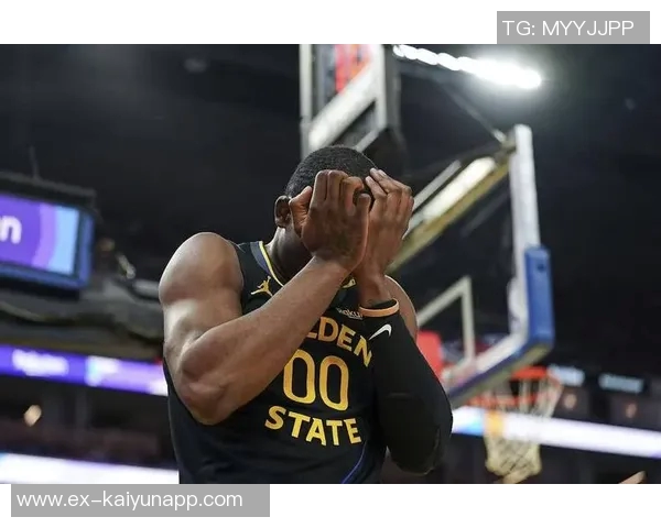 巴特勒称赞库明加为攻防核心近期表现令人惊艳助力球队目标实现 巴特勒称赞库明加为攻防核心近期表现令人惊艳助力球队目标实现