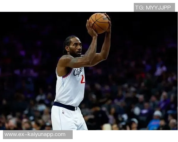 伦纳德高效表现助力球队胜利18投9中斩获21分7篮板4助攻1盖帽